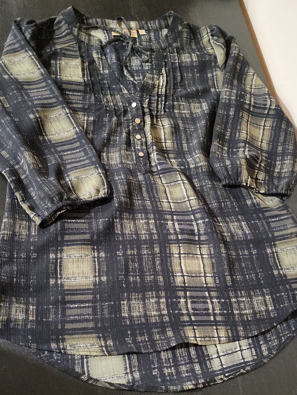 Princess Vera Wang Black and Olive Plaid Lightweight Tunic - Picture 4 of 12